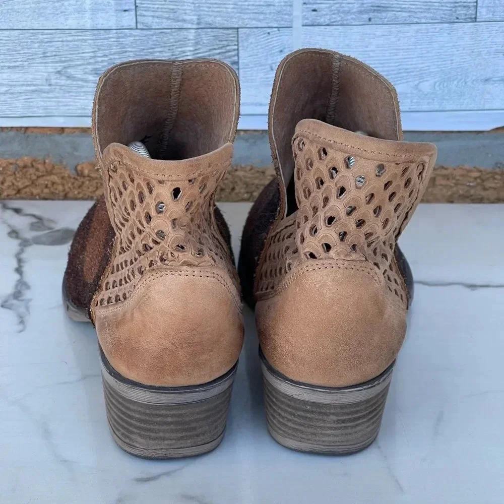 Circle G by Corral Ladies Brown Cutout Bootie 9 - Picture 4 of 8